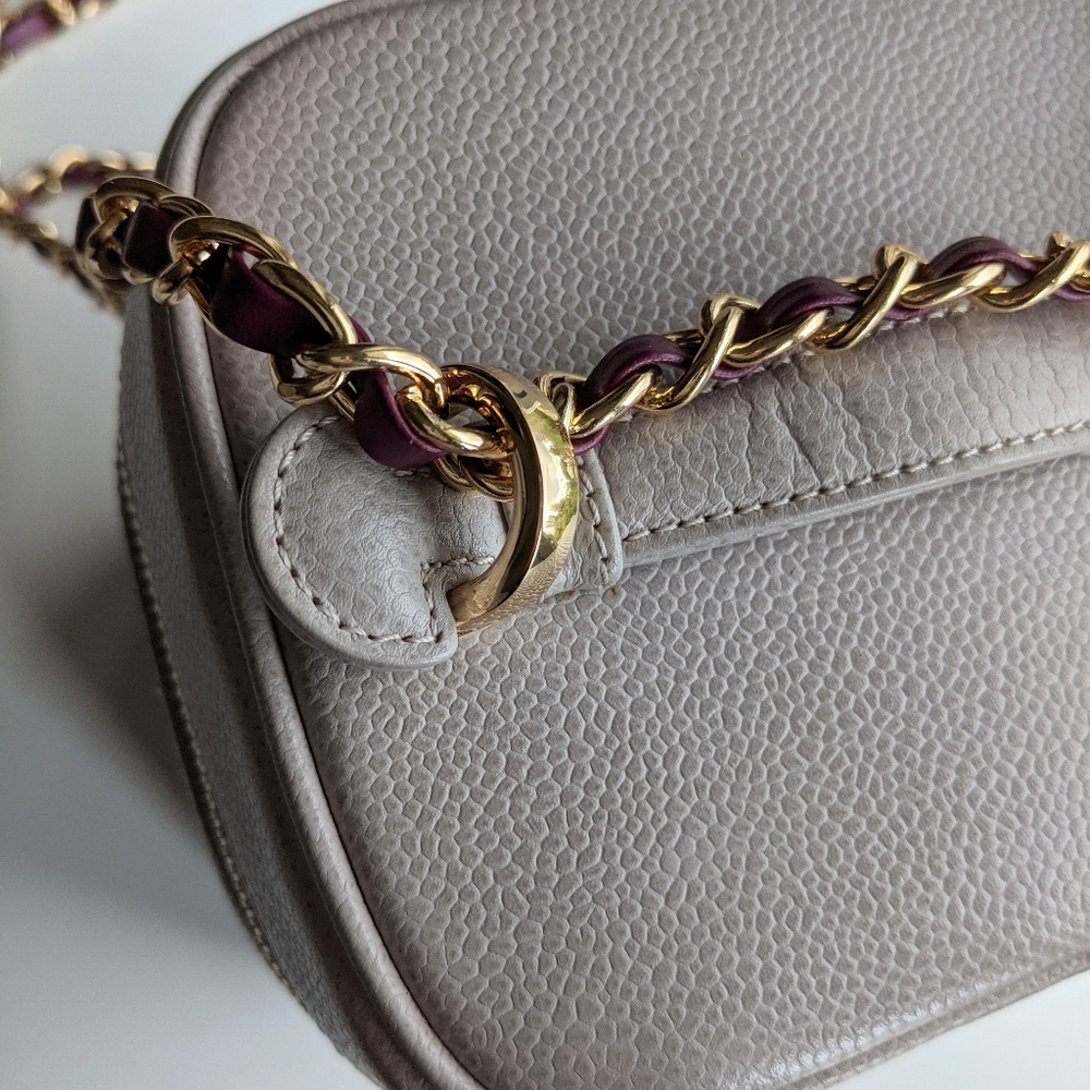 SOLD. Chanel Vintage Vanity Case - Picture 15 of 16